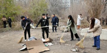 В Алматы призеры Олимпиады и звезды эстрады показали пример бережного отношения к городу