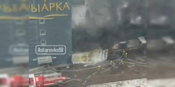 В Астане загорелся ТРЦ «Сарыарка»