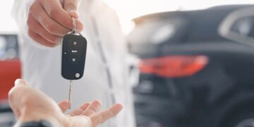 Эксперты поделились лайфхаками по выбору первого автомобиля