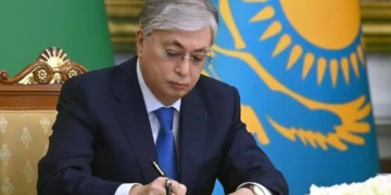 Токаев наградил ряд казахстанских женщин за заслуги