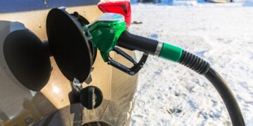 Как сэкономить на топливе: секретный прием с миской воды в салоне авто