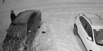 Две машины угнали за ночь на одной улице в Актобе