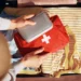 Базовая аптечка: какие лекарства держать дома и брать в отпуск от аллергии