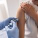 Почему использование одной и той же руки для вакцинации может усилить реакцию организма