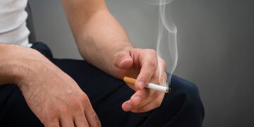 Почему сигареты не спасают от стресса: советы врача