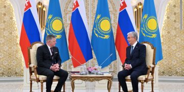 Токаев провел переговоры с Премьер-министром Словакии
