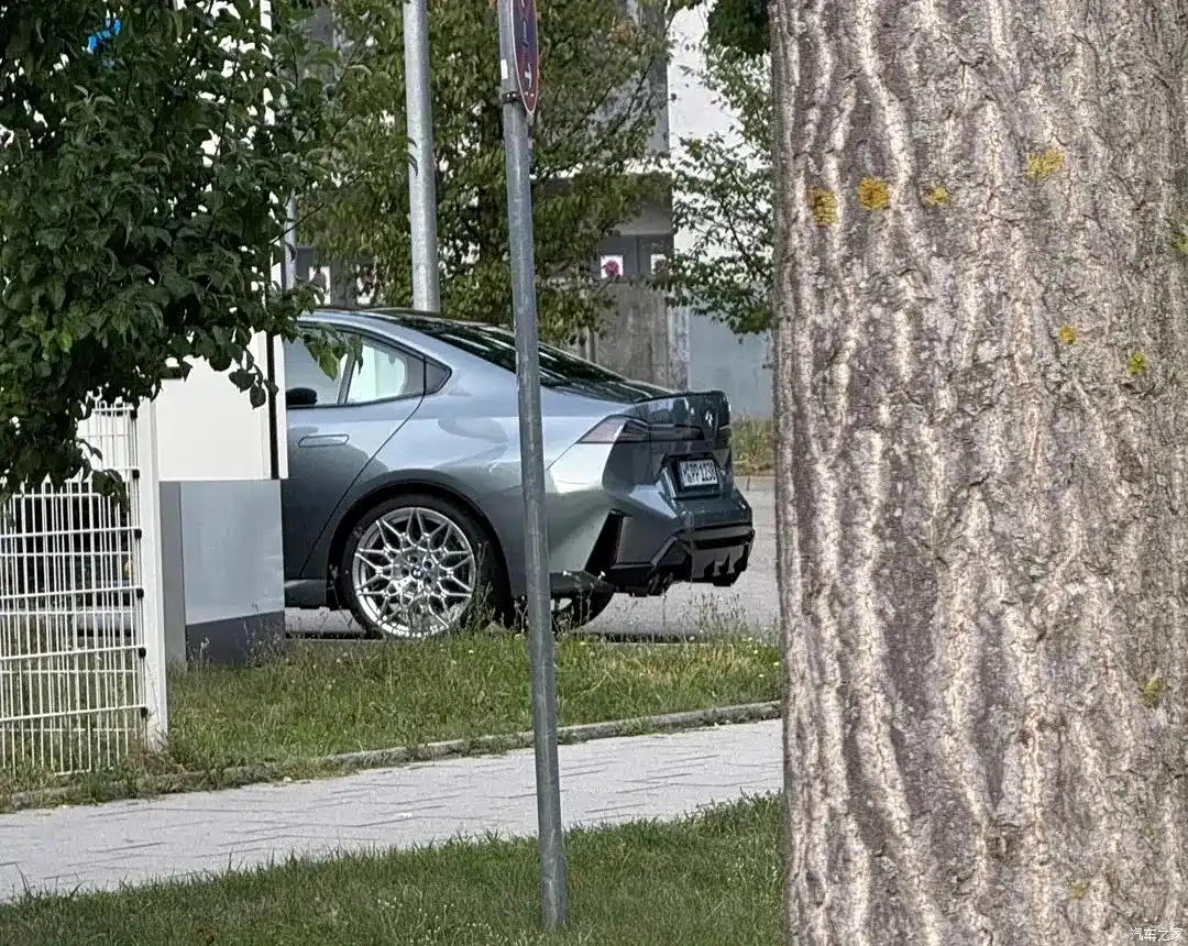 Новый BMW 3 Series впервые показали без камуфляжа