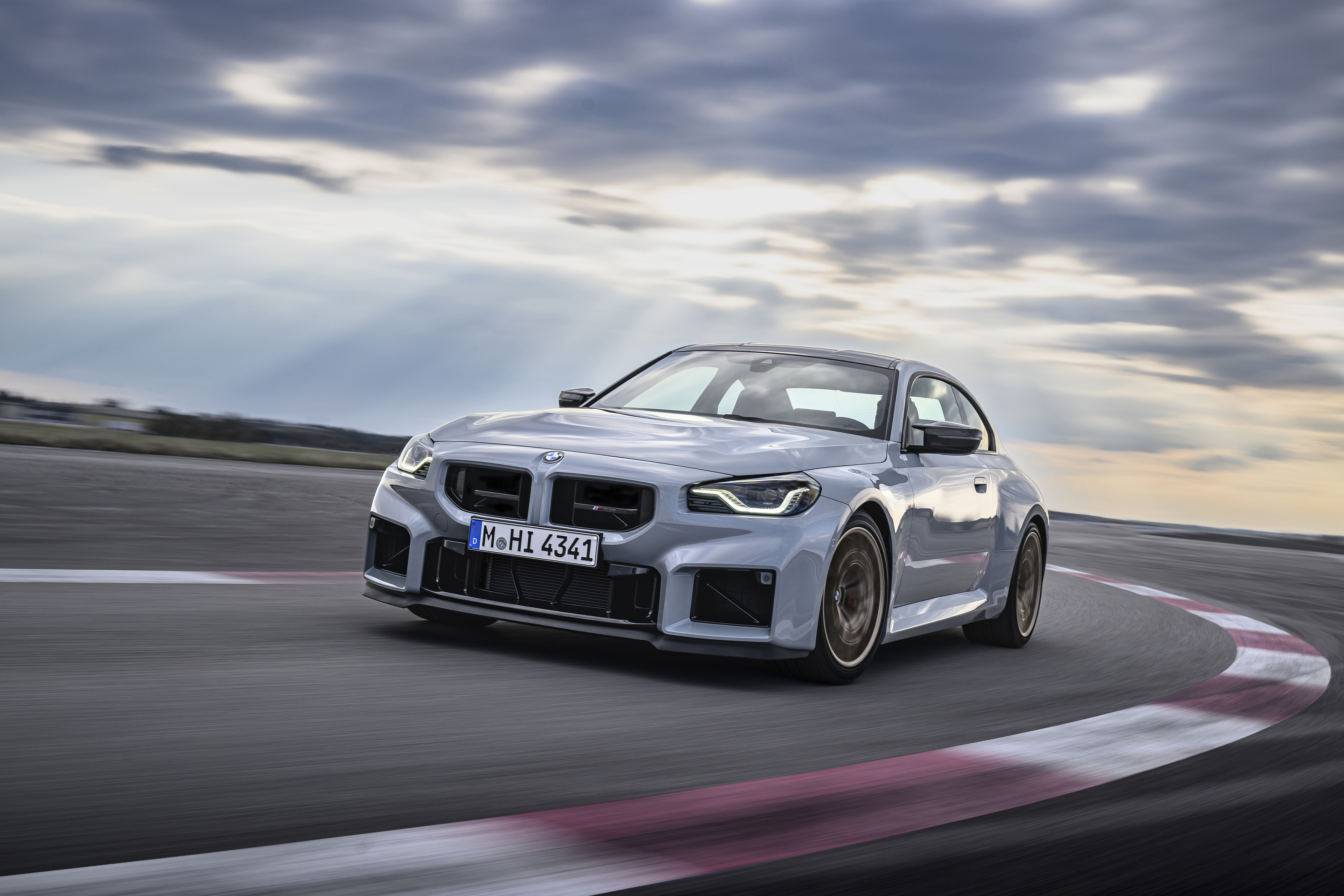 BMW M2 CS G87 — официальное фото 1