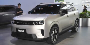 Электрический кроссовер Jetour Huanyouzhe, показанный в Китае