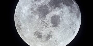Луна, снятая с корабля Apollo 11