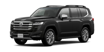 Toyota Land Cruiser 300 ZX Hybrid — вид спереди в три четверти
